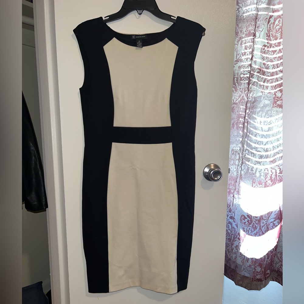 Black and white dress,this is a nice curve hugging dress perfect for a night out